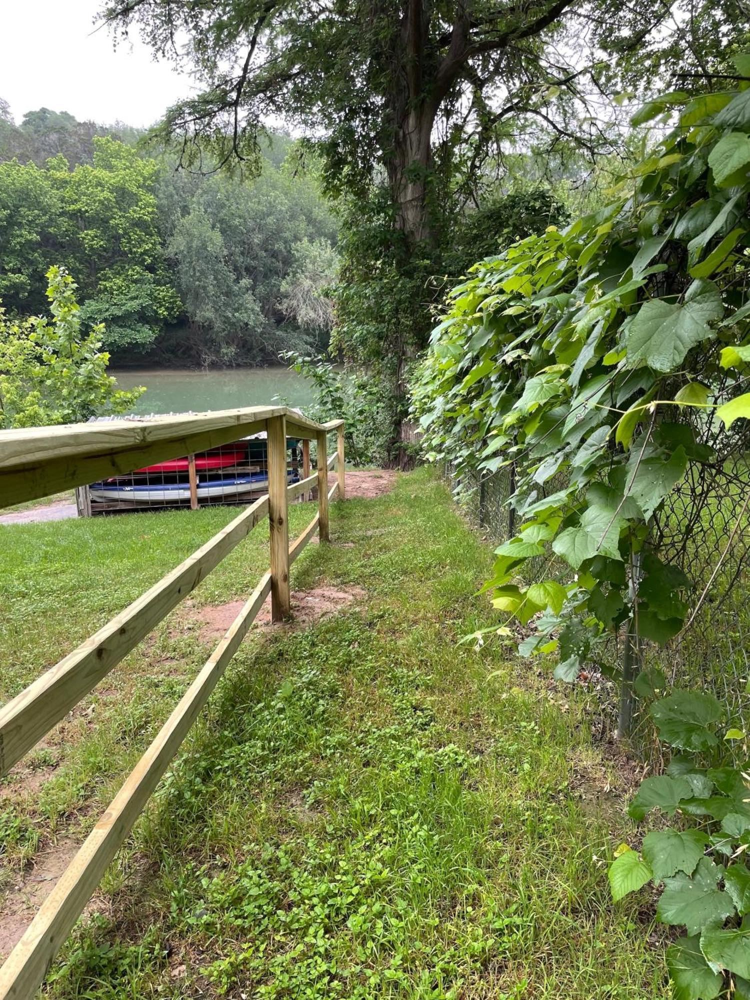 Rv Located On Private Property, Providing Access To The Guadalupe River, Accommodates Up To 5 Guests Ню Браунфелс Екстериор снимка