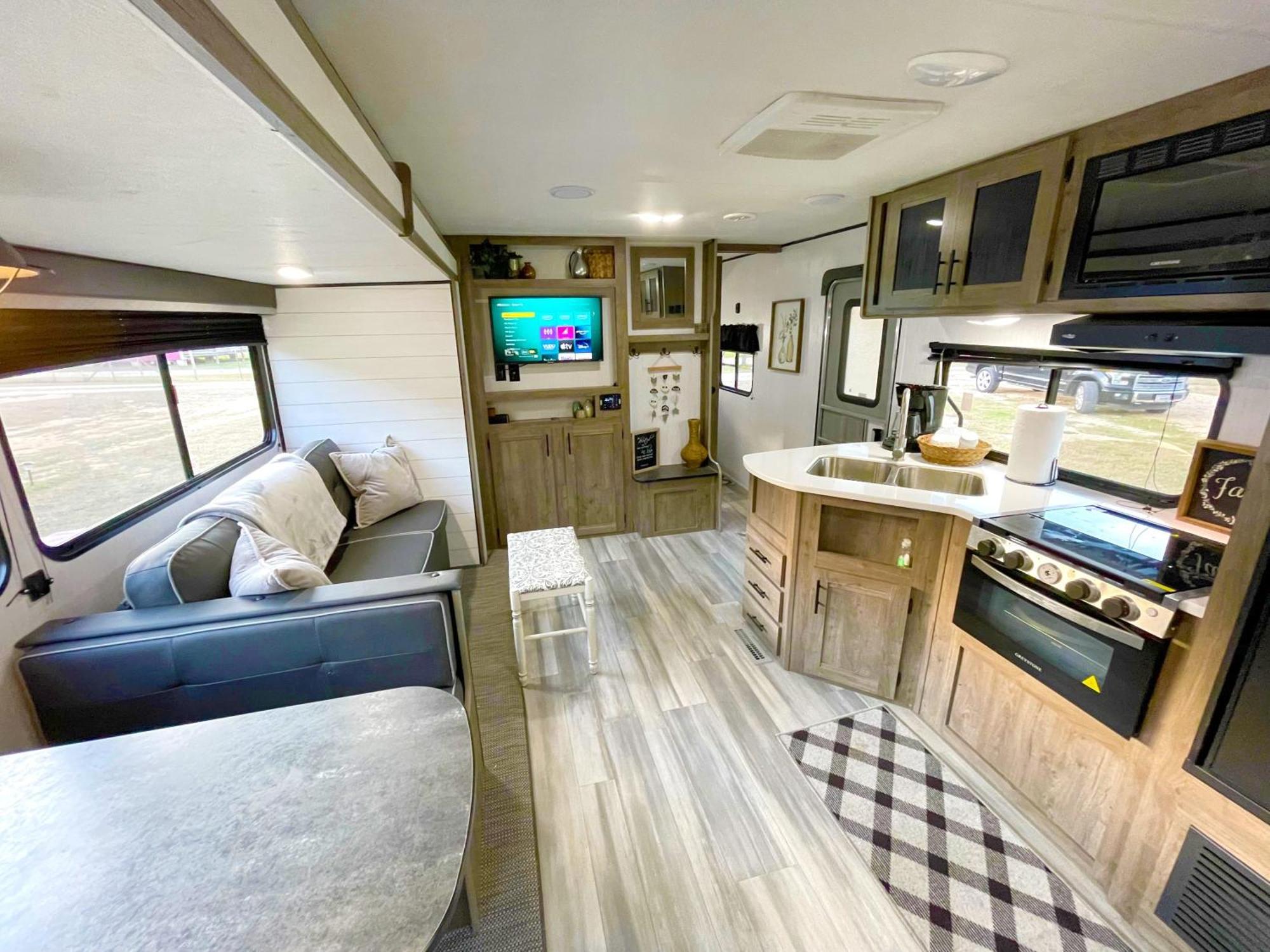 Rv Located On Private Property, Providing Access To The Guadalupe River, Accommodates Up To 5 Guests Ню Браунфелс Екстериор снимка